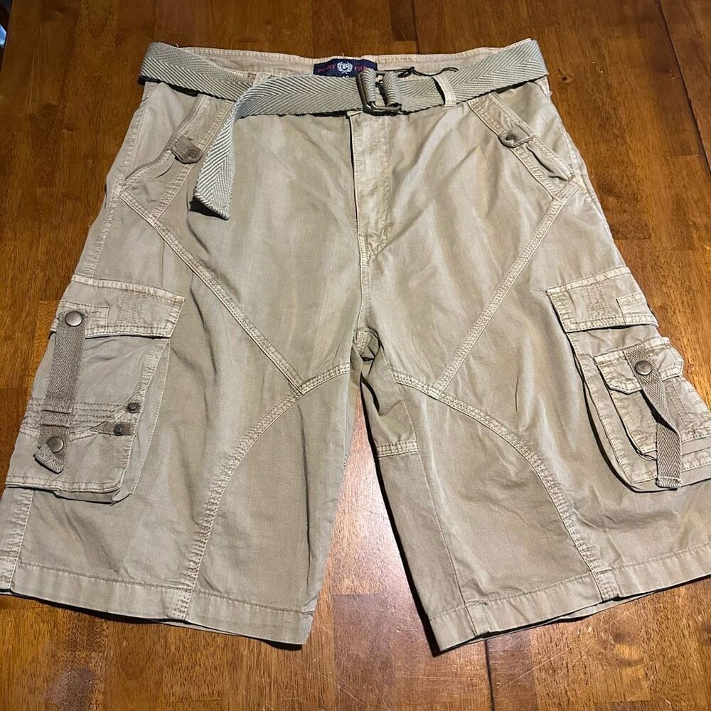 Vintage Y2K Phat Farm Khaki Cargo Shorts Mens Sz Actual 36” tagged 42 w Belt